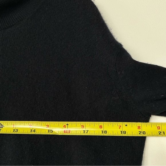 Everlane Cashmere Black Sweater - Picture 7 of 8